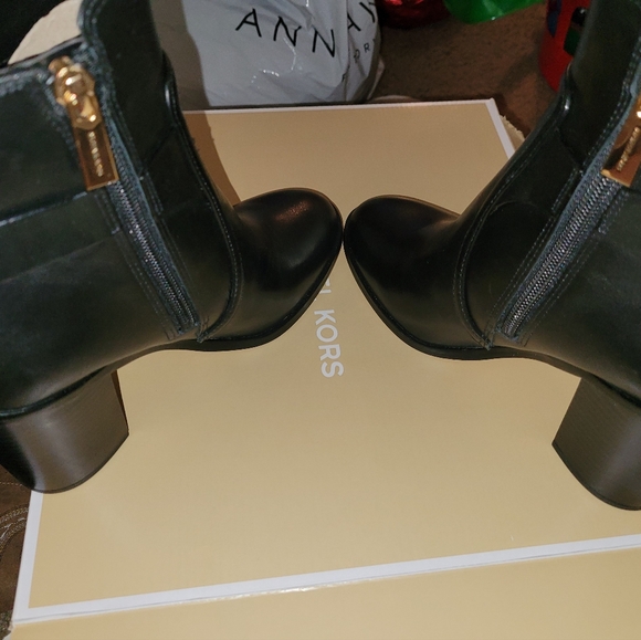 Michael Kors boots - Picture 3 of 5